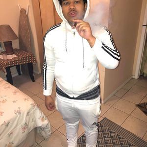 Meet your Posher, Dee